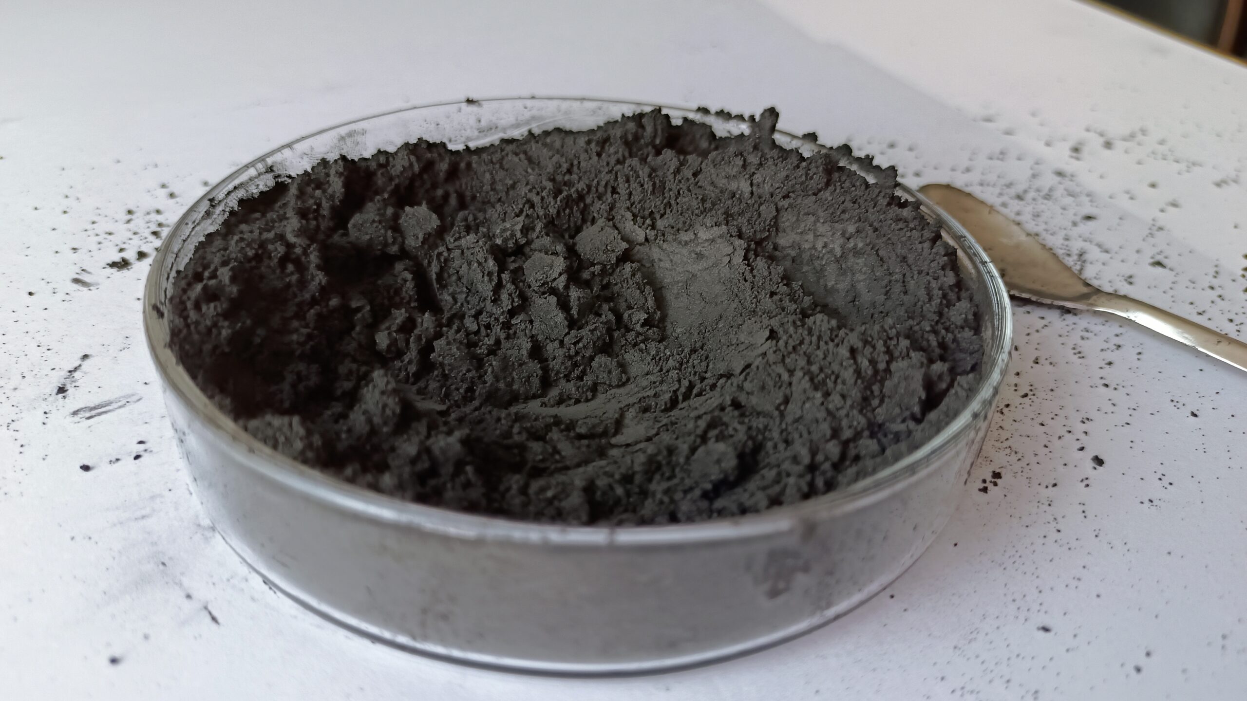 Ultrafine-grained flake graphite