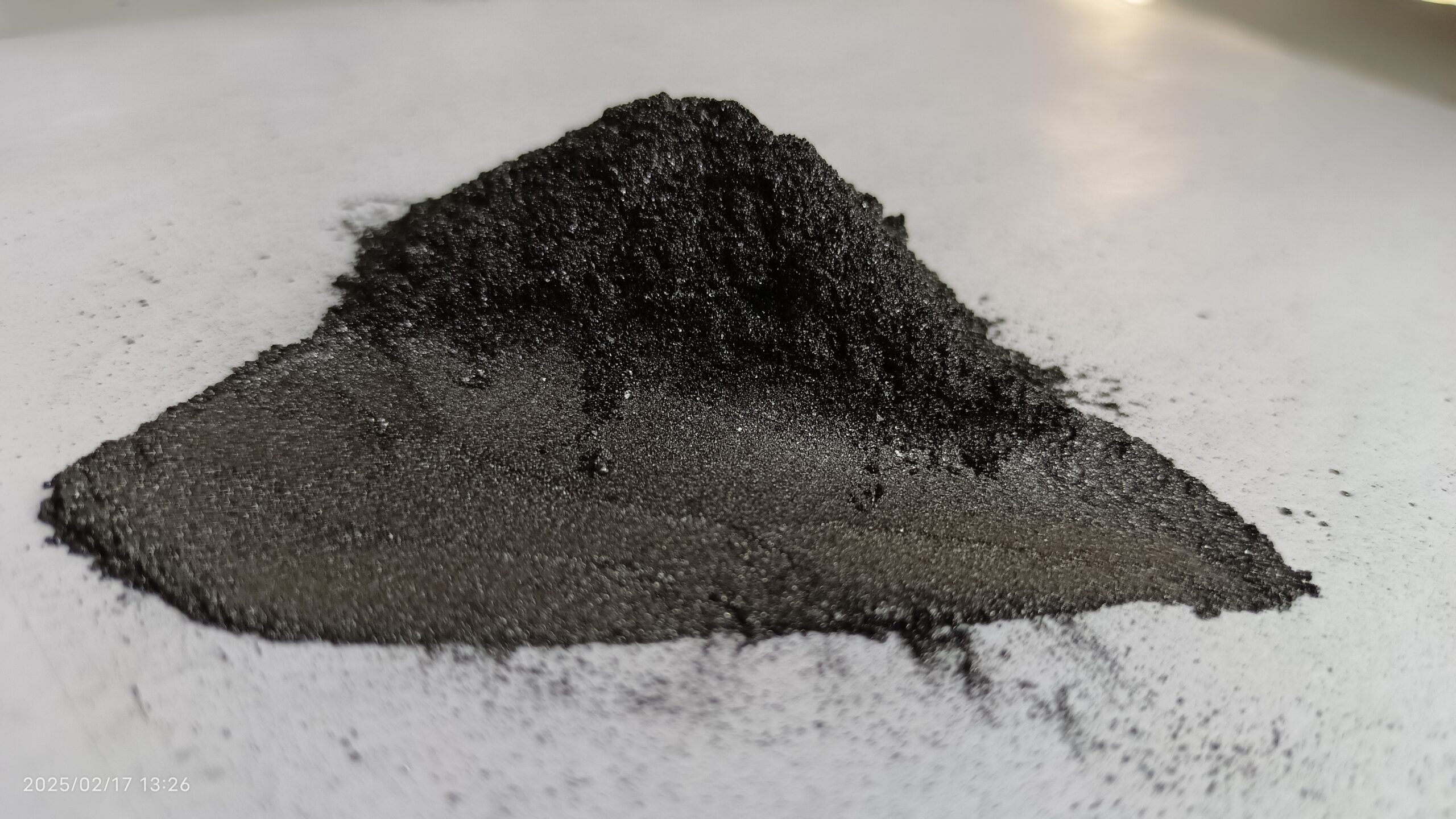 Medium-grained flake graphite
